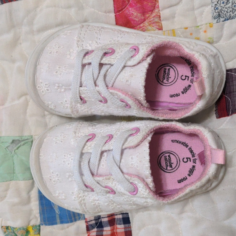 Wonder Nation white shoes